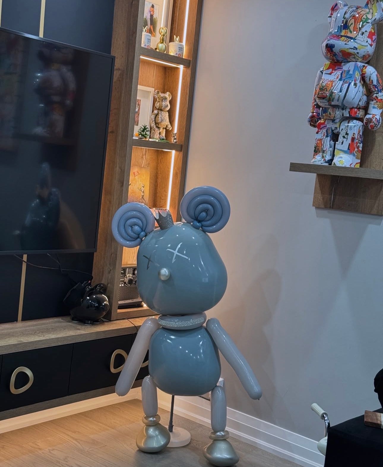 Bowber-Inspired Balloon Sculpture