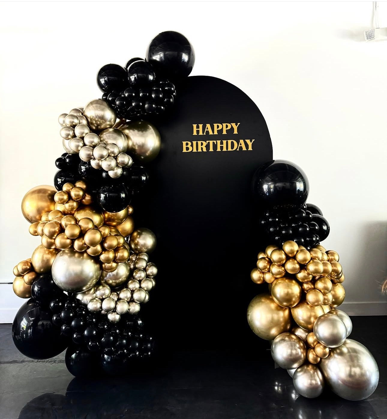 Backdrop Birthday "Black and Gold Chic Style"